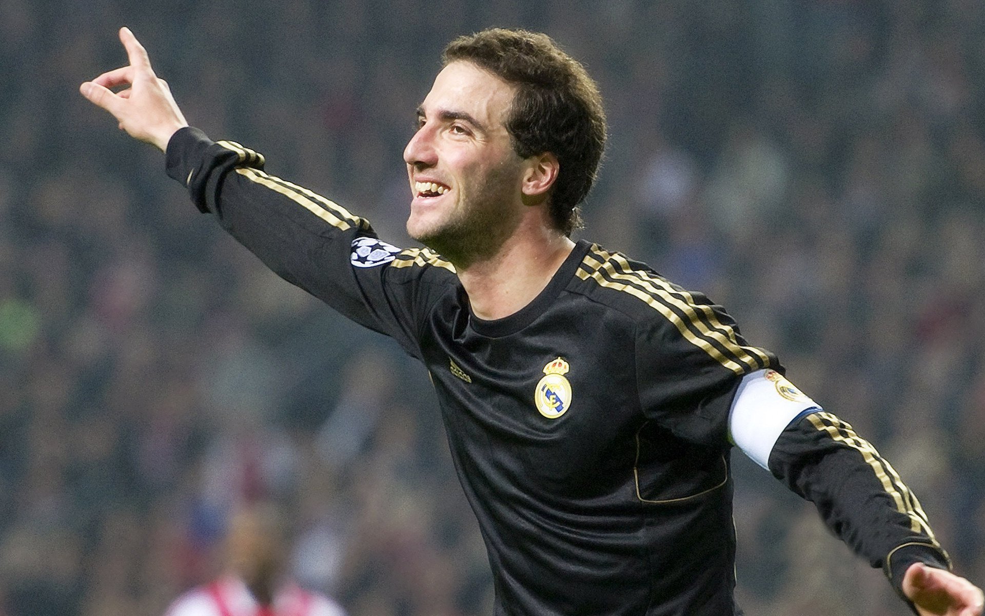 保罗赛点兑现，金州勇士淘汰广东男篮晋级四强，主帅激动落泪